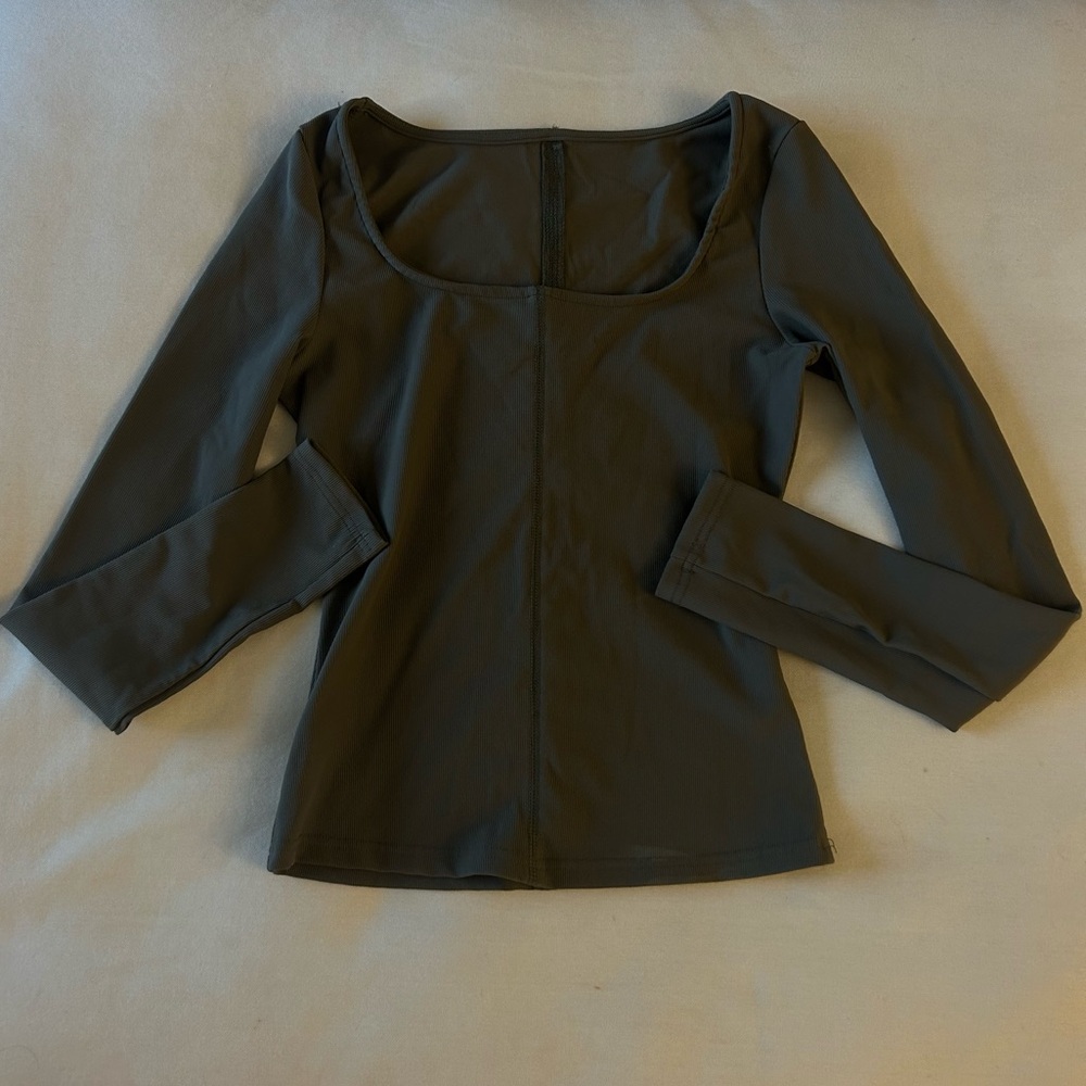 Long sleeve ribbed top in grey - size (S)